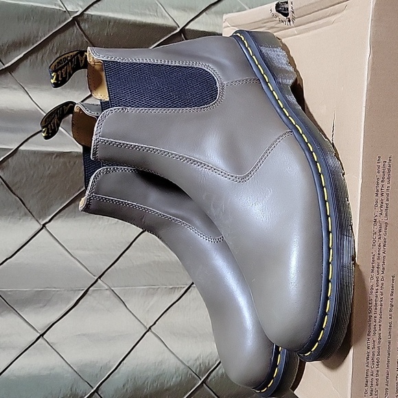NWT- Dr. Martens ‘2976 Carrera Chelsea’ Boot in Olive main image 6